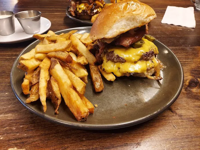 Burger Club Picture 3