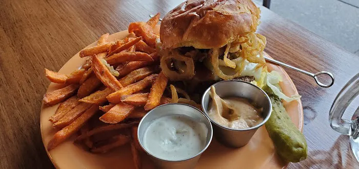 Burger Club Picture 1