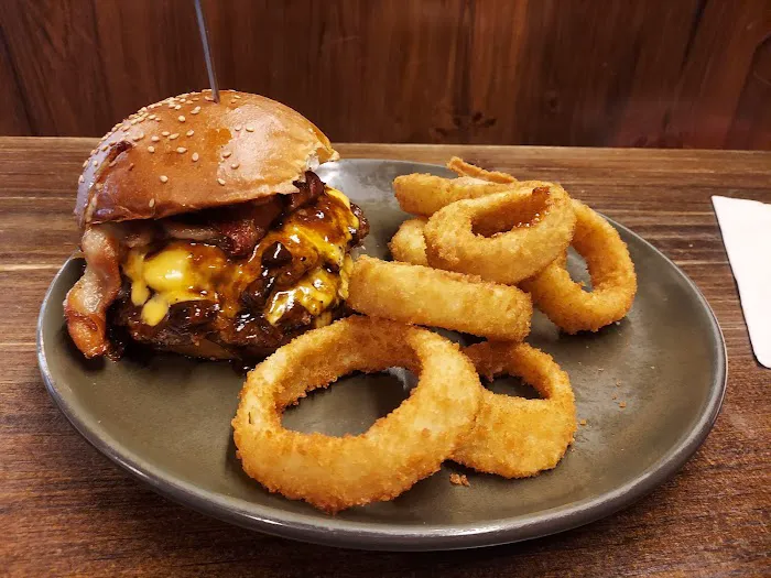 Burger Club Picture 8