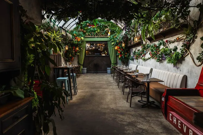 Fresco’s Grand Cantina Picture 6