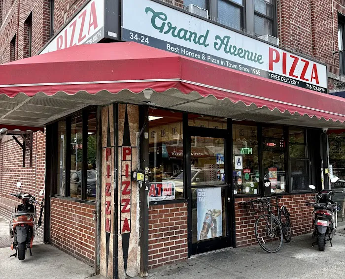Grand Avenue Pizza Picture 10