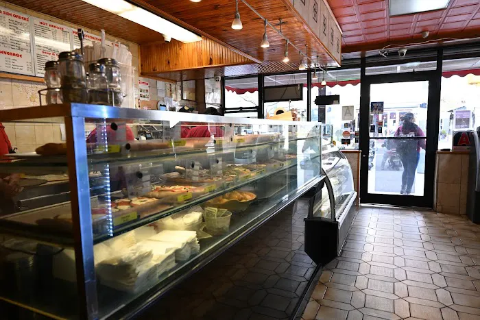 Grand Avenue Pizza Picture 2