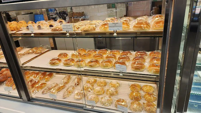 L’Ami Bakery & Cafe Picture 7