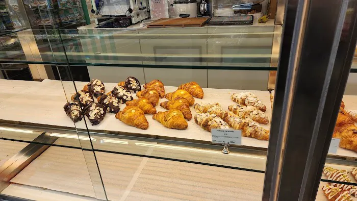 L’Ami Bakery & Cafe Picture 5