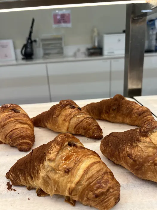 L’Ami Bakery & Cafe Picture 1