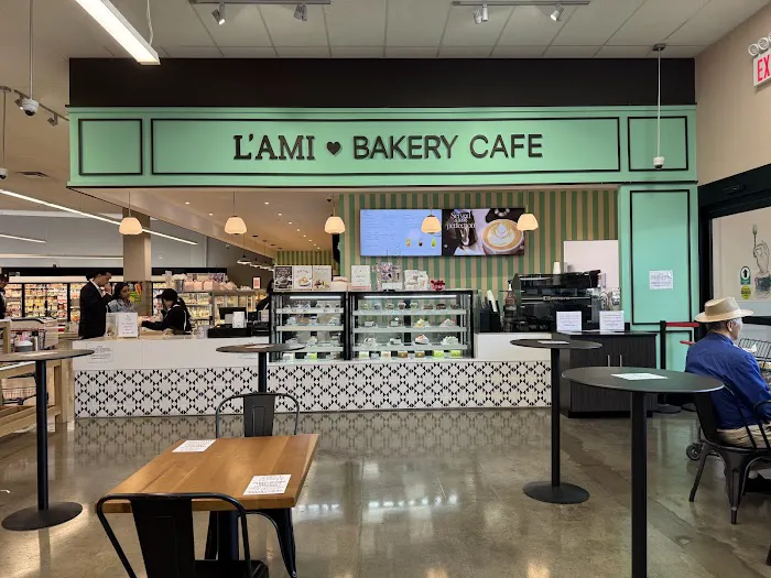 L’Ami Bakery & Cafe Picture 4