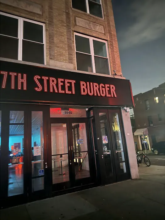 7th Street Burger Astoria Picture 2