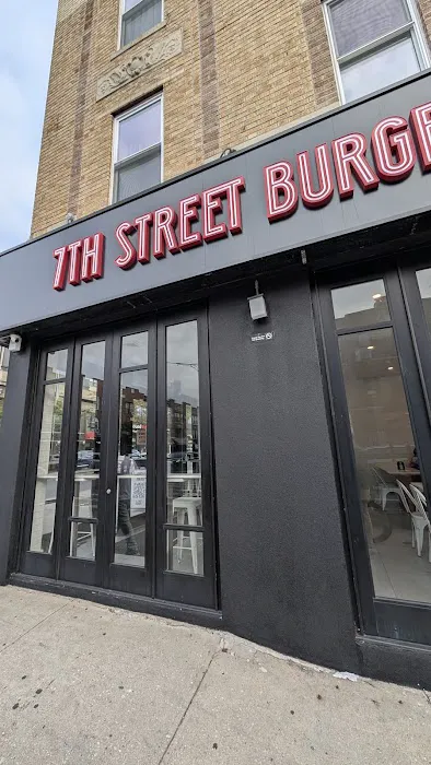 7th Street Burger Astoria Picture 1