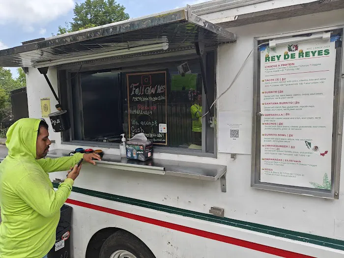 Rey De Reyes Food Truck Picture 6