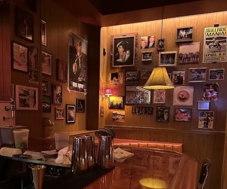 Ray's Hometown Bar