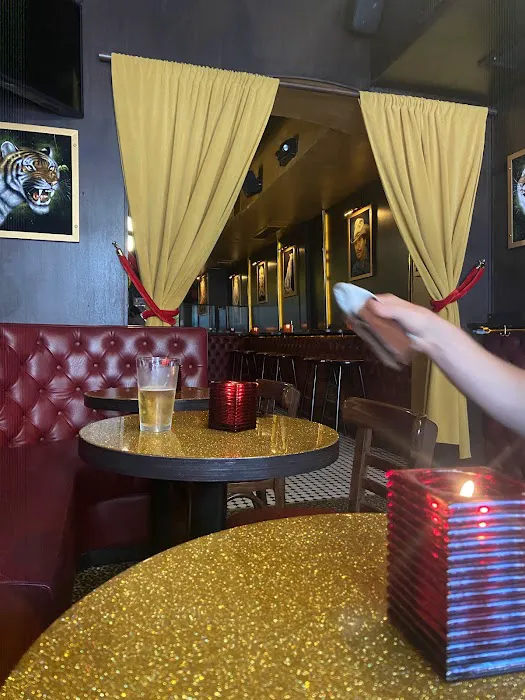 Goldie's Bar Picture 2