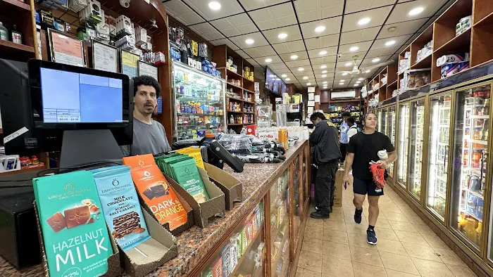 New Amsterdam Deli Corp Picture 4