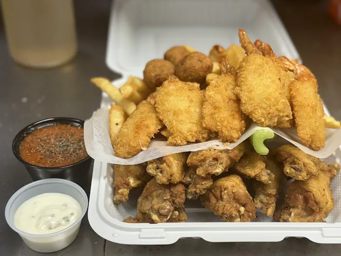 Uptown Wingz Picture 9