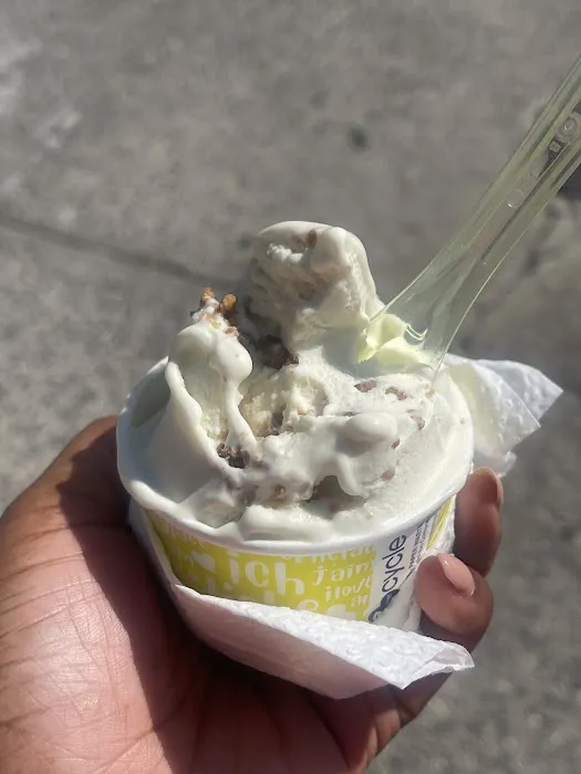 Avrilililly's Creamery LLC Picture 3