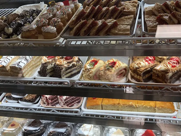 5 Estrellas Bakery & Cafe Picture 7