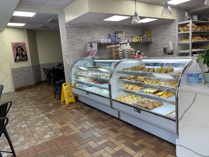 5 Estrellas Bakery & Cafe Picture 6