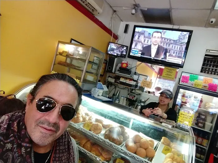 El Pilon Bakery Picture 7