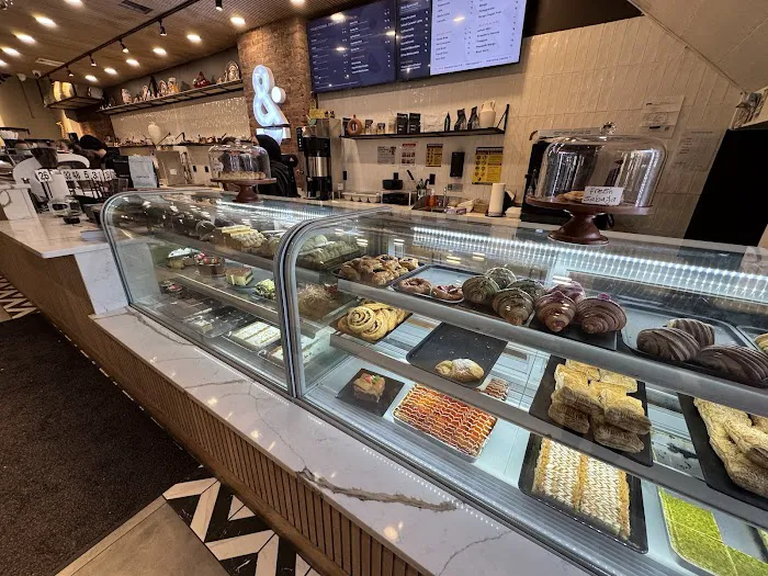 Moka & Co Picture 4