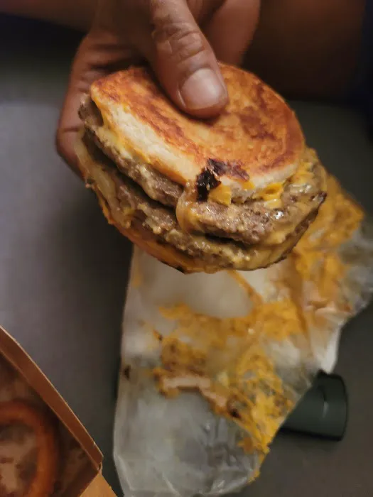 Petey’s Burger Picture 1
