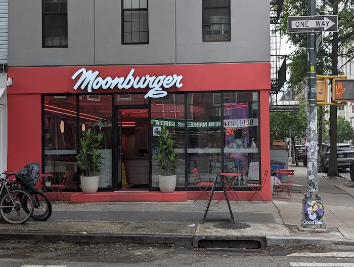 Moonburger Picture 5