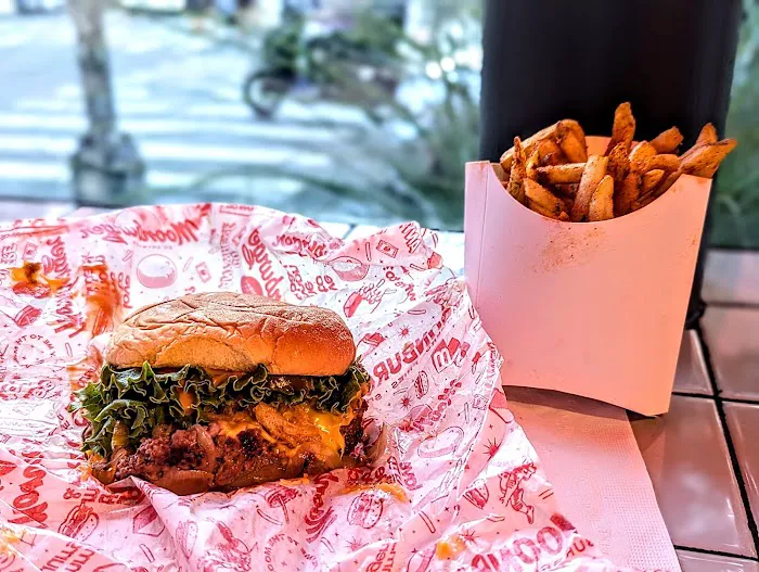 Moonburger Picture 4