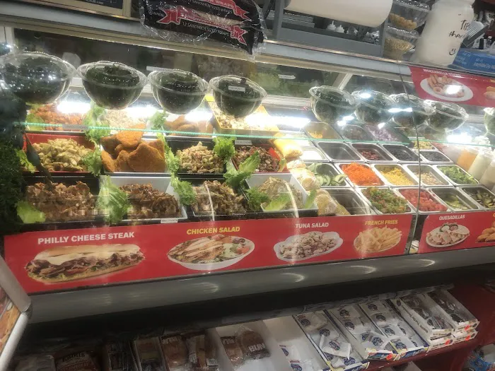 Luna Deli Picture 5