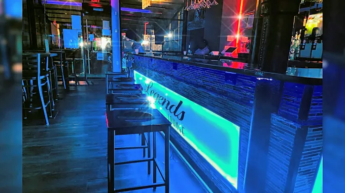 Legend's Lounge Picture 6