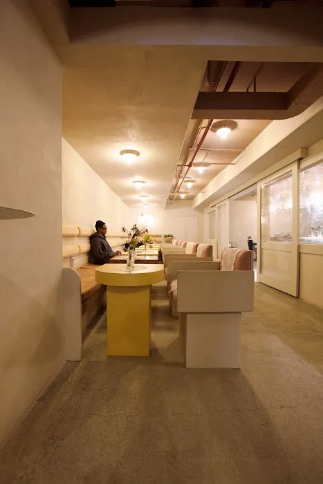The Oma Shop II Coffee + Lifestyle Picture 1