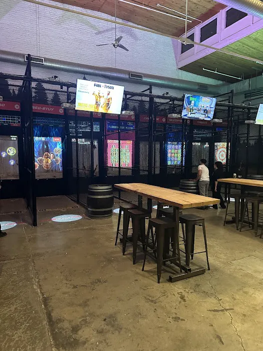 NY Axe Throwing Range - Brooklyn Picture 7