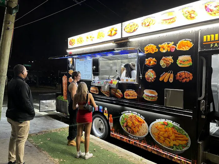 Mi Amor Halal & Mexican Food Truck Picture 9