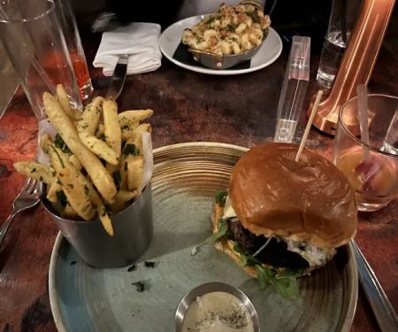 Kokomo Restaurant & Lounge