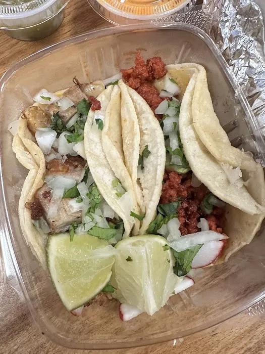 El Don Taqueria & Grocery Picture 1