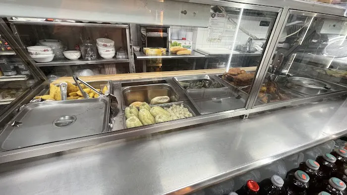 Lincoln Deli Picture 10