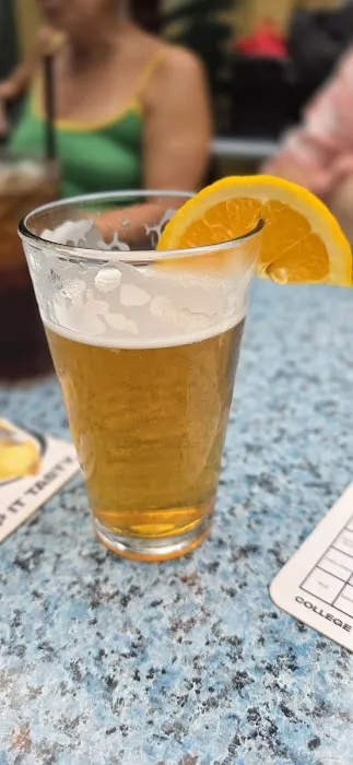 Dillingers Pub & Grill Picture 9