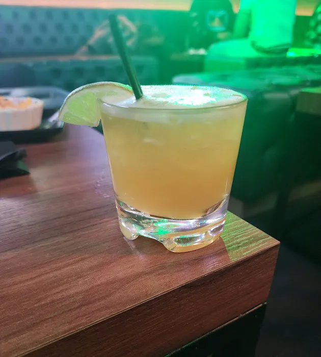 Smoke & Mirrors: Bar & Lounge in Astoria Picture 8