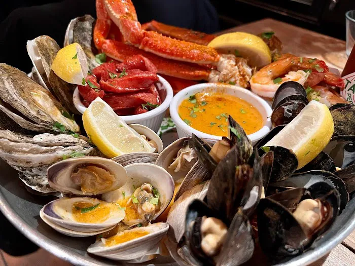 Off The Hook Raw Bar & Grill Picture 3
