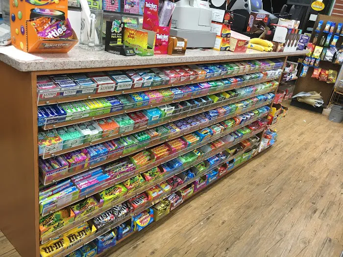 B & G Deli Convenience Picture 3