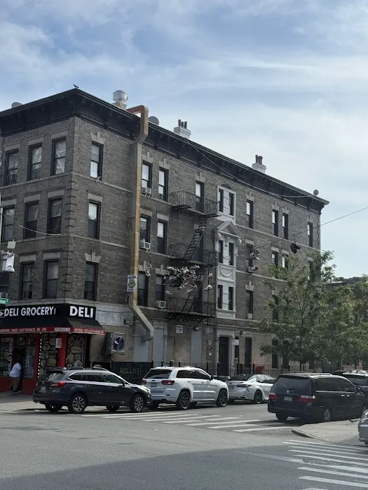 29 Kingsland Deli Picture 3