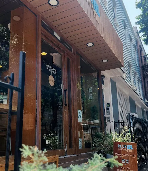 Blue Brown Cafe Picture 4
