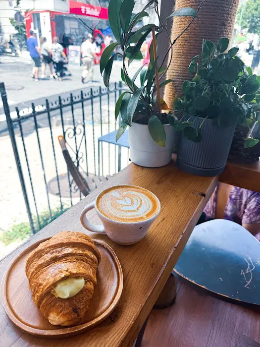 Blue Brown Cafe Picture 8