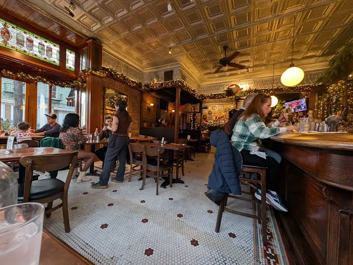 Teddy's Bar & Grill Picture 9