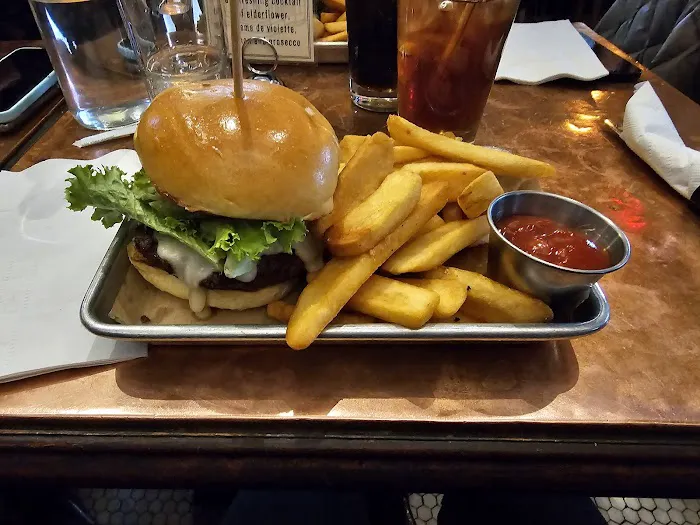 Teddy's Bar & Grill Picture 1