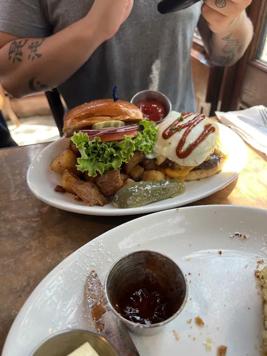Teddy's Bar & Grill Picture 5