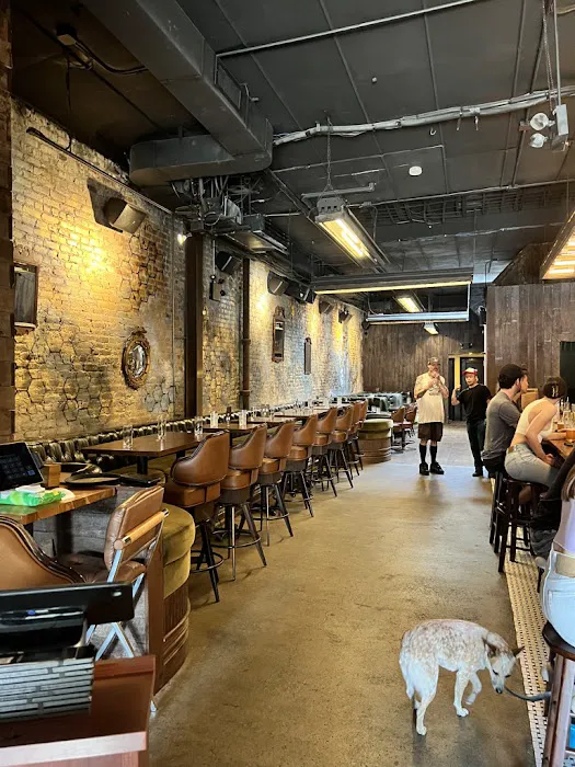 Bee's Knees & Honey Lounge Picture 6