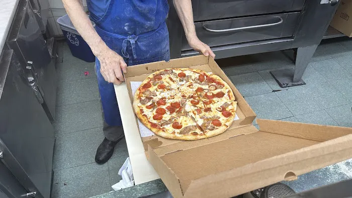 P & M Classic Pizza and Restaurant Picture 4