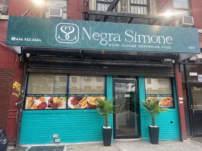 La Negra Simone Picture 1