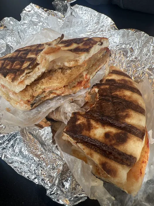 Sapphire Deli Picture 5