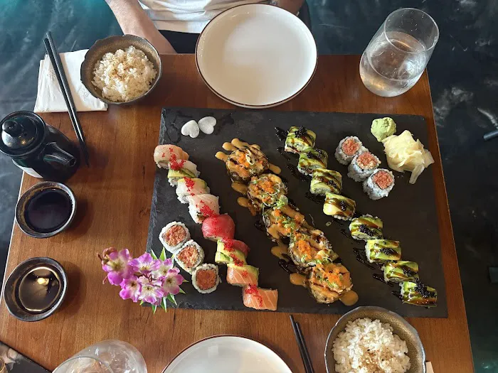 Sushi Shiro Bar and Grill Picture 7