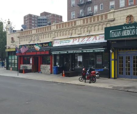 Charlies Sports Bar