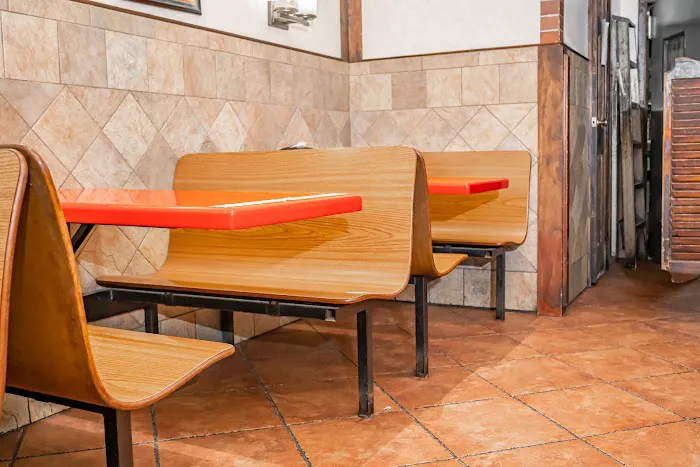 Gino’s Pizzeria Picture 2